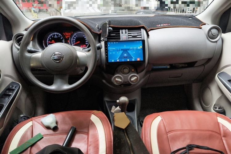 Used Nissan Sunny 2011 1.5XL CVT Luxury Edition Center Console