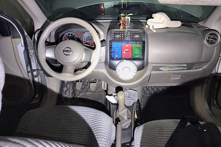 Used Nissan Sunny 2011 1.5XV Manual Luxury Edition Center Console