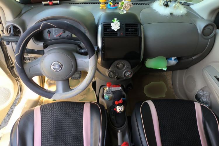 Used Nissan Sunny 2011 1.5XE CVT Comfort Edition Center Console