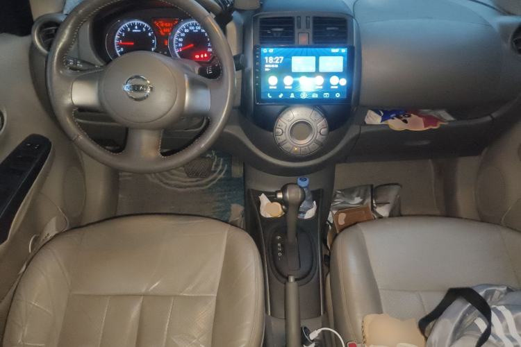 Used Nissan Sunny 2011 1.5XV CVT Deluxe Edition Center Console