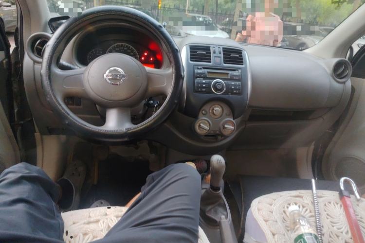 Used Nissan Sunny 2011 1.5XE Manual Comfort Edition Center Console