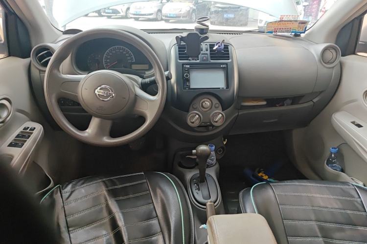 Used Nissan Sunny 2011 1.5XE CVT Comfort Edition Center Console