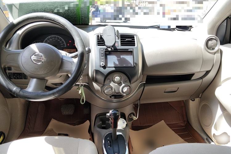 Used Nissan Sunny 2011 1.5XE CVT Comfort Edition Center Console