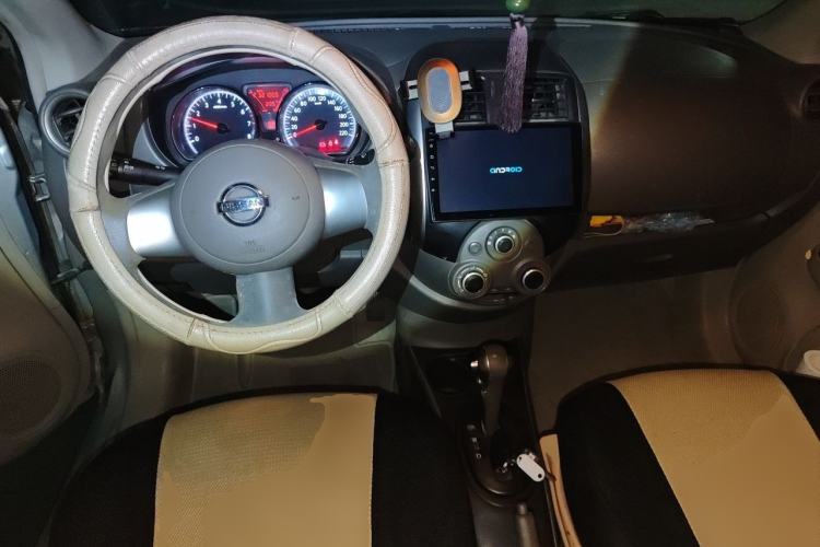 Used Nissan Sunny 2011 1.5XL CVT Luxury Edition Center Console