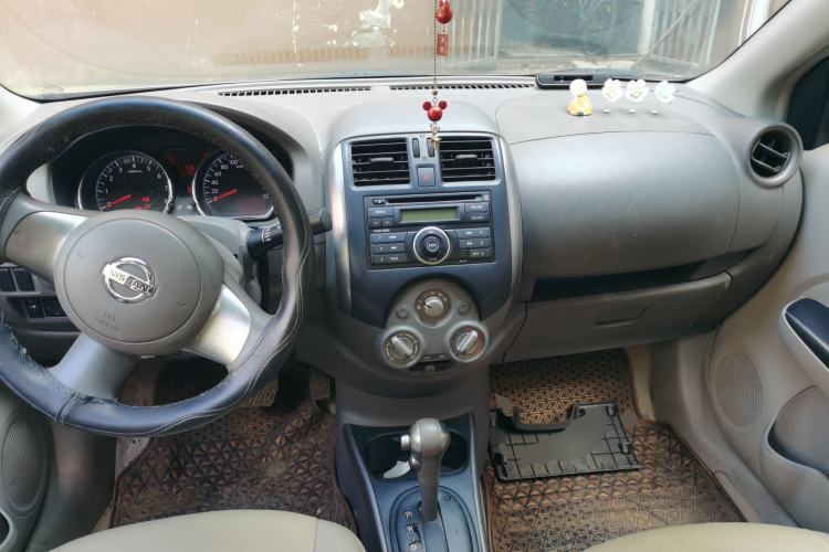 Used Nissan Sunny 2011 1.5XL CVT Luxury Edition Center Console