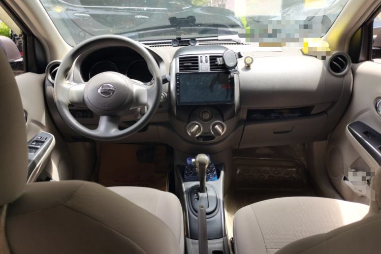 Used Nissan Sunny 2011 1.5XL CVT Luxury Edition Center Console