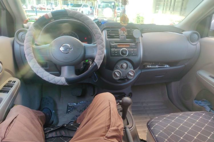 Used Nissan Sunny 2011 1.5XE CVT Comfort Edition Center Console