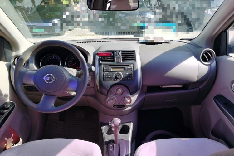 Used Nissan Sunny 2011 1.5XL CVT Luxury Edition Center Console