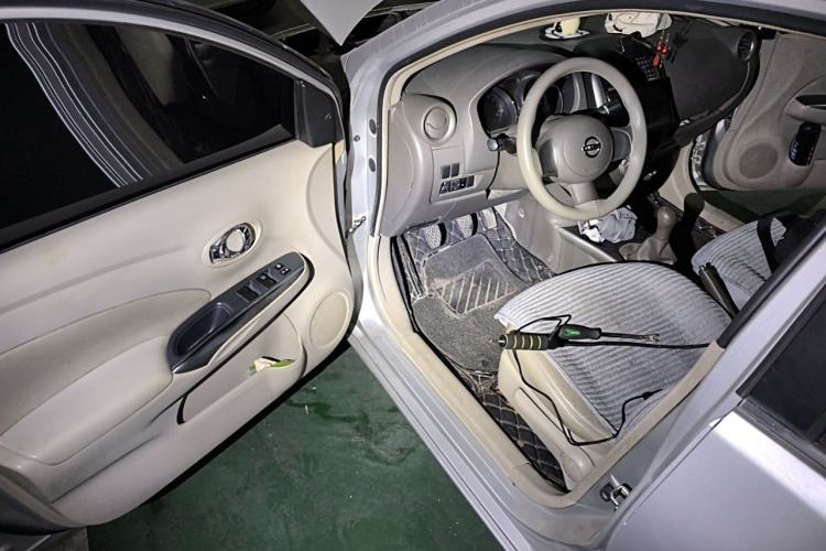 Used Nissan Sunny 2011 1.5XV Manual Luxury Edition Driver Seat