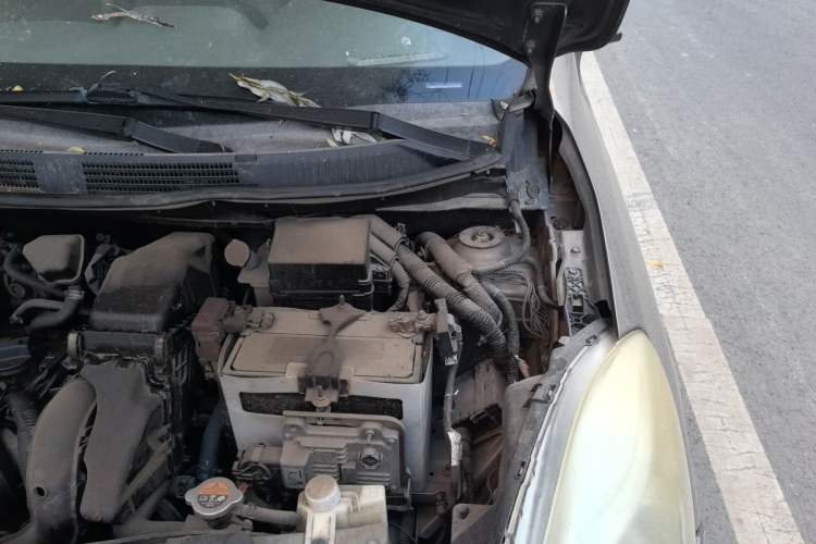 Used Nissan Sunny 2011 1.5XE CVT Comfort Edition Engine Bay Left