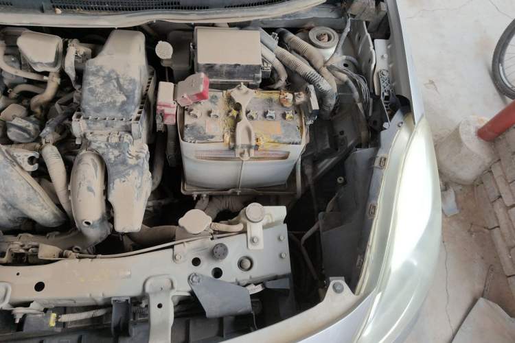 Used Nissan Sunny 2011 1.5XE Manual Comfort Edition Engine Bay Left