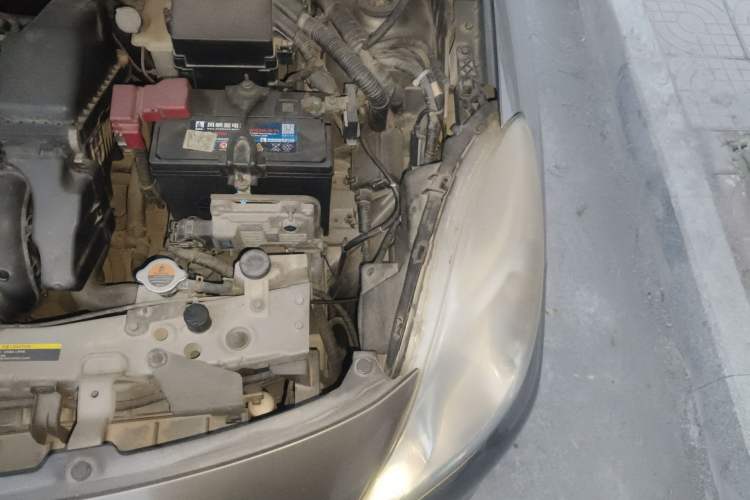 Used Nissan Sunny 2011 1.5XV CVT Deluxe Edition Engine Bay Left
