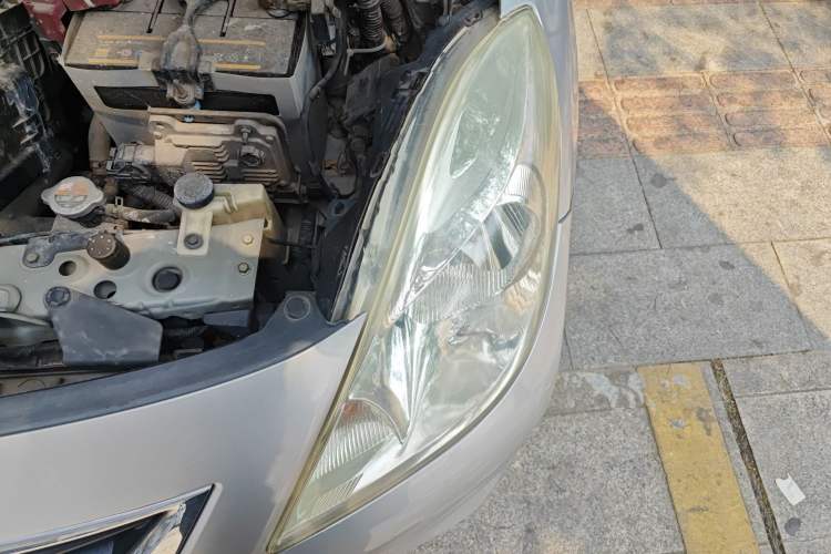 Used Nissan Sunny 2011 1.5XE CVT Comfort Edition Engine Bay Left