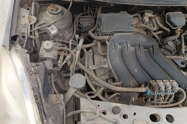 Used Nissan Sunny 2011 1.5XE Manual Comfort Edition Engine Bay Right