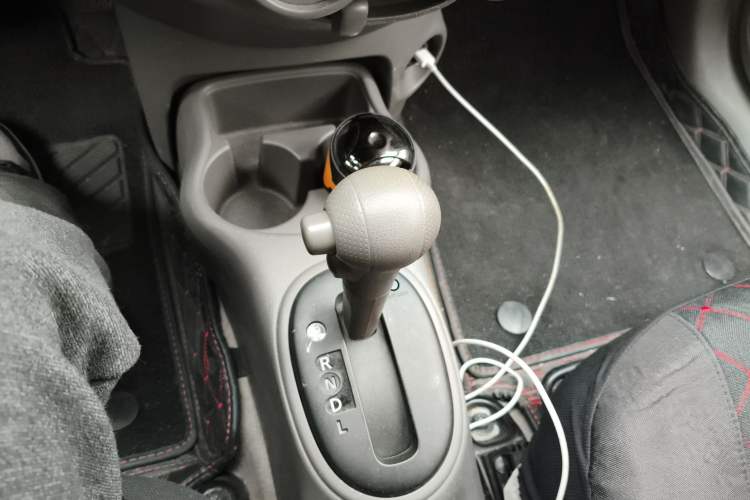 Used Nissan Sunny 2011 1.5XE CVT Comfort Edition Gear Lever