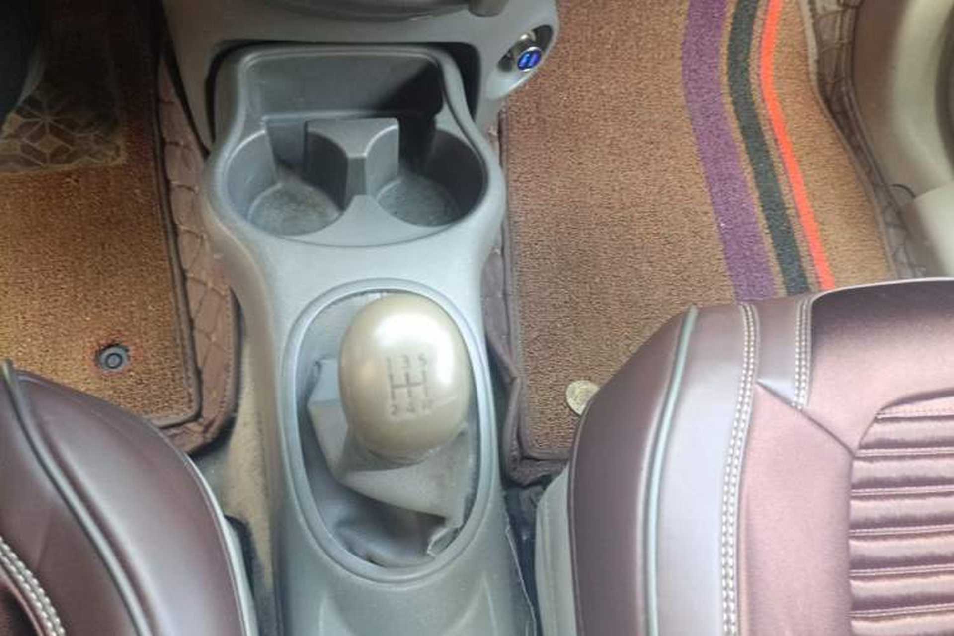 Used Nissan Sunny 2011 1.5XE Manual Comfort Edition Gear Lever
