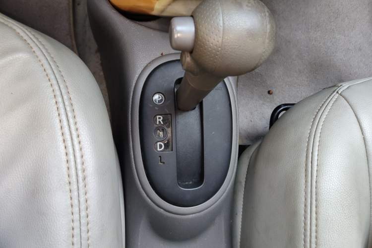 Used Nissan Sunny 2011 1.5XE CVT Comfort Edition Gear Lever