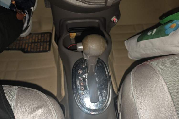 Used Nissan Sunny 2011 1.5XE CVT Comfort Edition Gear Lever