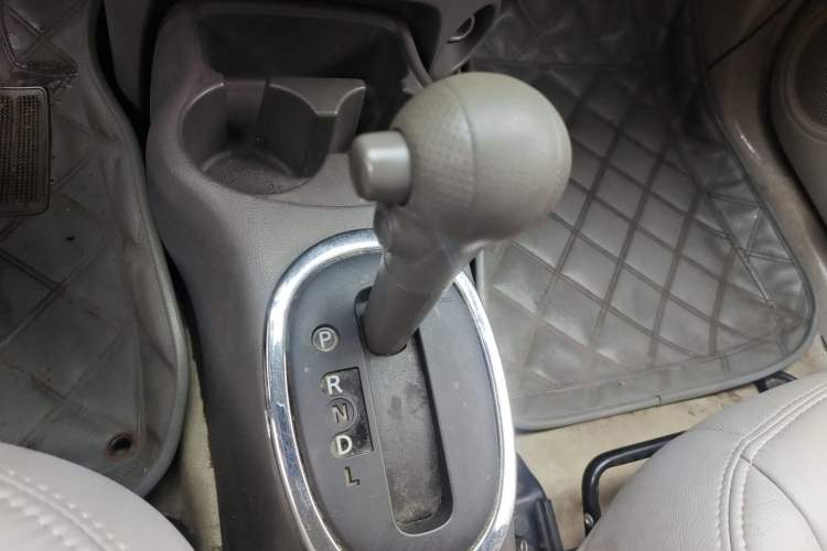 Used Nissan Sunny 2011 1.5XE CVT Comfort Edition Gear Lever
