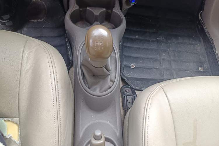 Used Nissan Sunny 2011 1.5XE Manual Comfort Edition Gear Lever