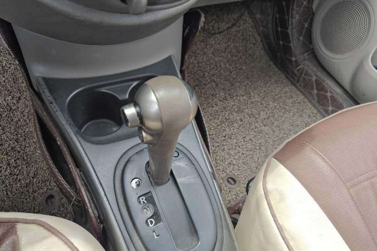 Used Nissan Sunny 2011 1.5XL CVT Luxury Edition Gear Lever