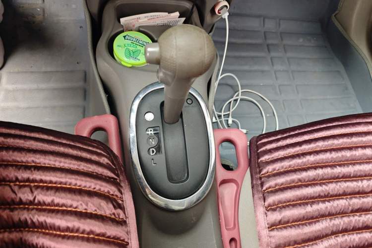 Used Nissan Sunny 2011 1.5XE CVT Comfort Edition Gear Lever