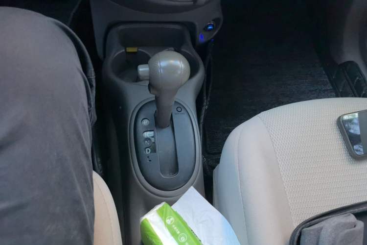 Used Nissan Sunny 2011 1.5XE CVT Comfort Edition Gear Lever
