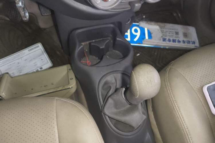 Used Nissan Sunny 2011 1.5XE Manual Comfort Edition Gear Lever