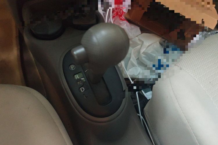 Used Nissan Sunny 2011 1.5XE CVT Comfort Edition Gear Lever