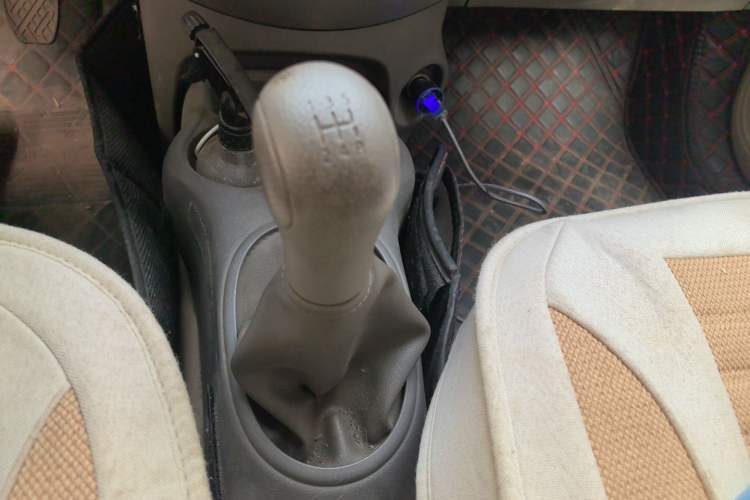 Used Nissan Sunny 2011 1.5XE Manual Comfort Edition Gear Lever