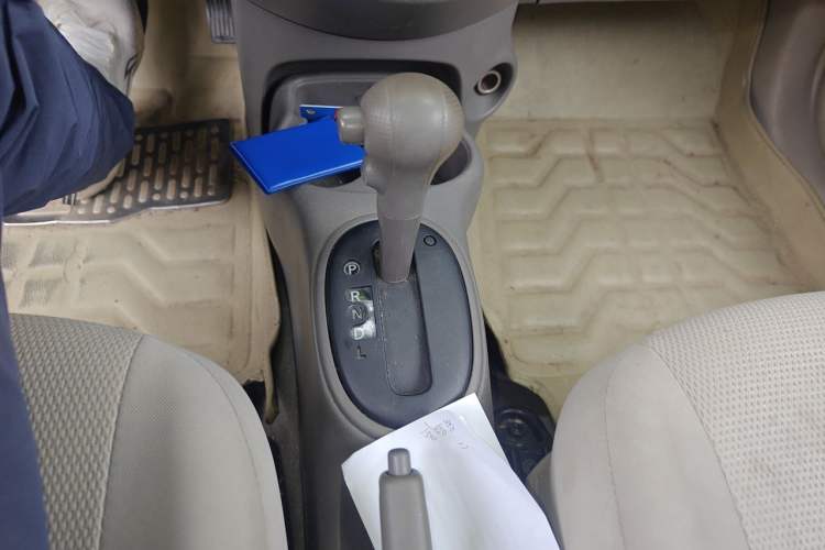 Used Nissan Sunny 2011 1.5XE CVT Comfort Edition Gear Lever