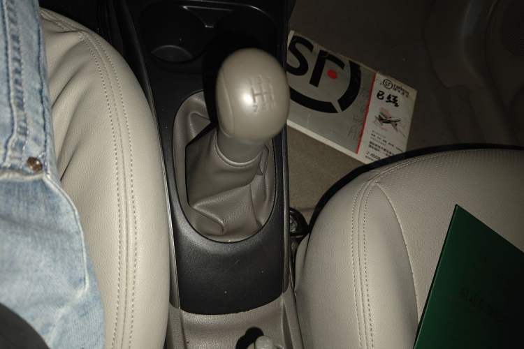 Used Nissan Sunny 2011 1.5XL Manual Deluxe Edition Gear Lever