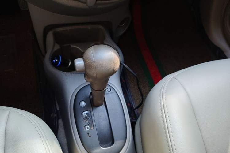 Used Nissan Sunny 2011 1.5XE CVT Comfort Edition Gear Lever