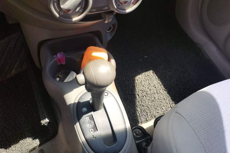 Used Nissan Sunny 2011 1.5XE CVT Comfort Edition Gear Lever