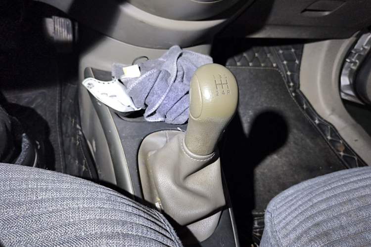 Used Nissan Sunny 2011 1.5XV Manual Luxury Edition Gear Lever
