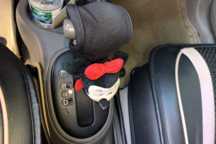 Used Nissan Sunny 2011 1.5XE CVT Comfort Edition Gear Lever