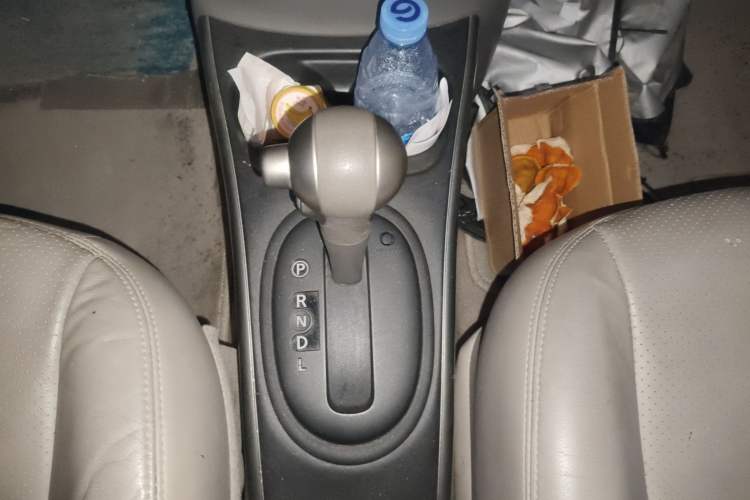 Used Nissan Sunny 2011 1.5XV CVT Deluxe Edition Gear Lever
