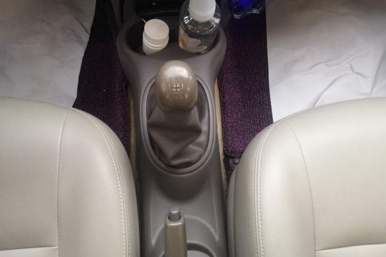 Used Nissan Sunny 2011 1.5XE Manual Comfort Edition Gear Lever
