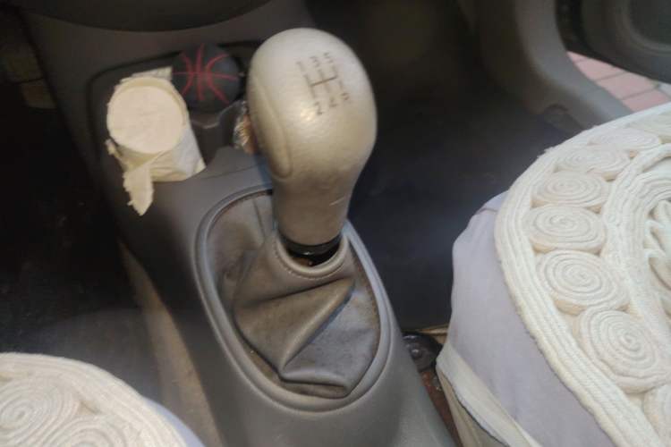 Used Nissan Sunny 2011 1.5XE Manual Comfort Edition Gear Lever