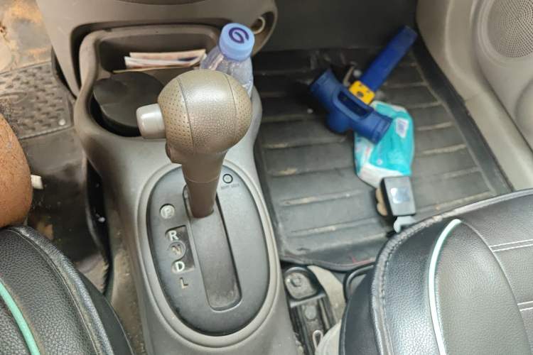 Used Nissan Sunny 2011 1.5XE CVT Comfort Edition Gear Lever