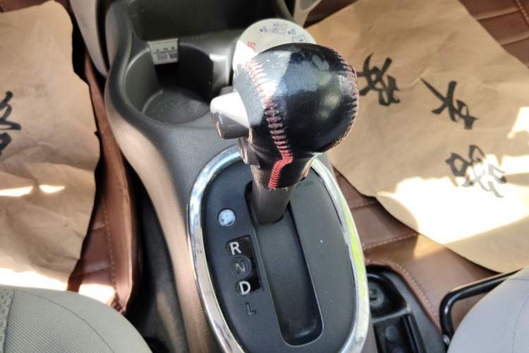 Used Nissan Sunny 2011 1.5XE CVT Comfort Edition Gear Lever