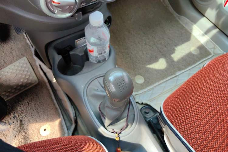 Used Nissan Sunny 2011 1.5XE Manual Comfort Edition Gear Lever