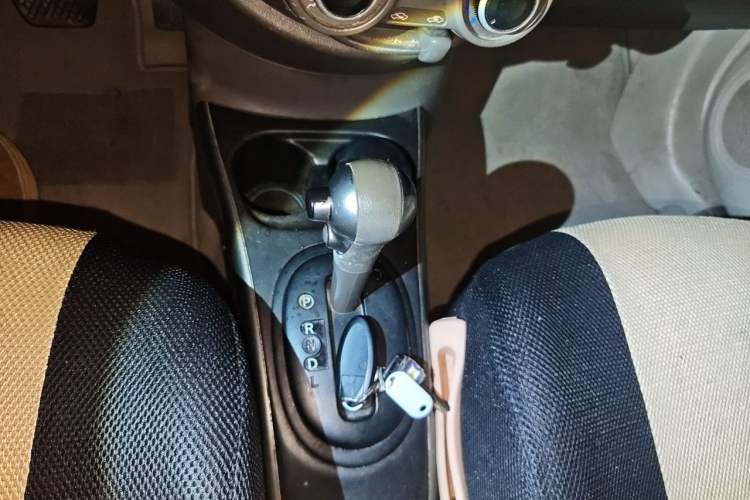 Used Nissan Sunny 2011 1.5XL CVT Luxury Edition Gear Lever