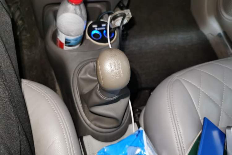 Used Nissan Sunny 2011 1.5XE Manual Comfort Edition Gear Lever