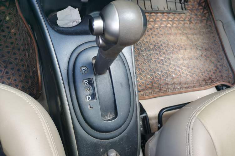 Used Nissan Sunny 2011 1.5XL CVT Luxury Edition Gear Lever