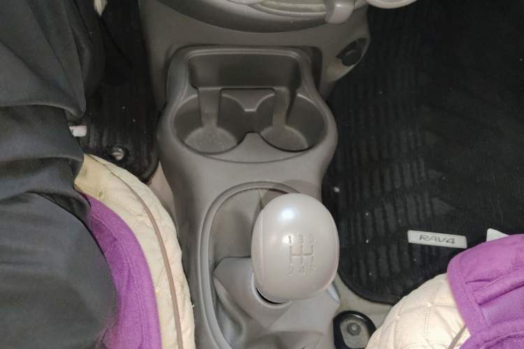 Used Nissan Sunny 2011 1.5XE Manual Comfort Edition Gear Lever