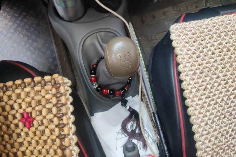 Used Nissan Sunny 2011 1.5XE Manual Comfort Edition Gear Lever