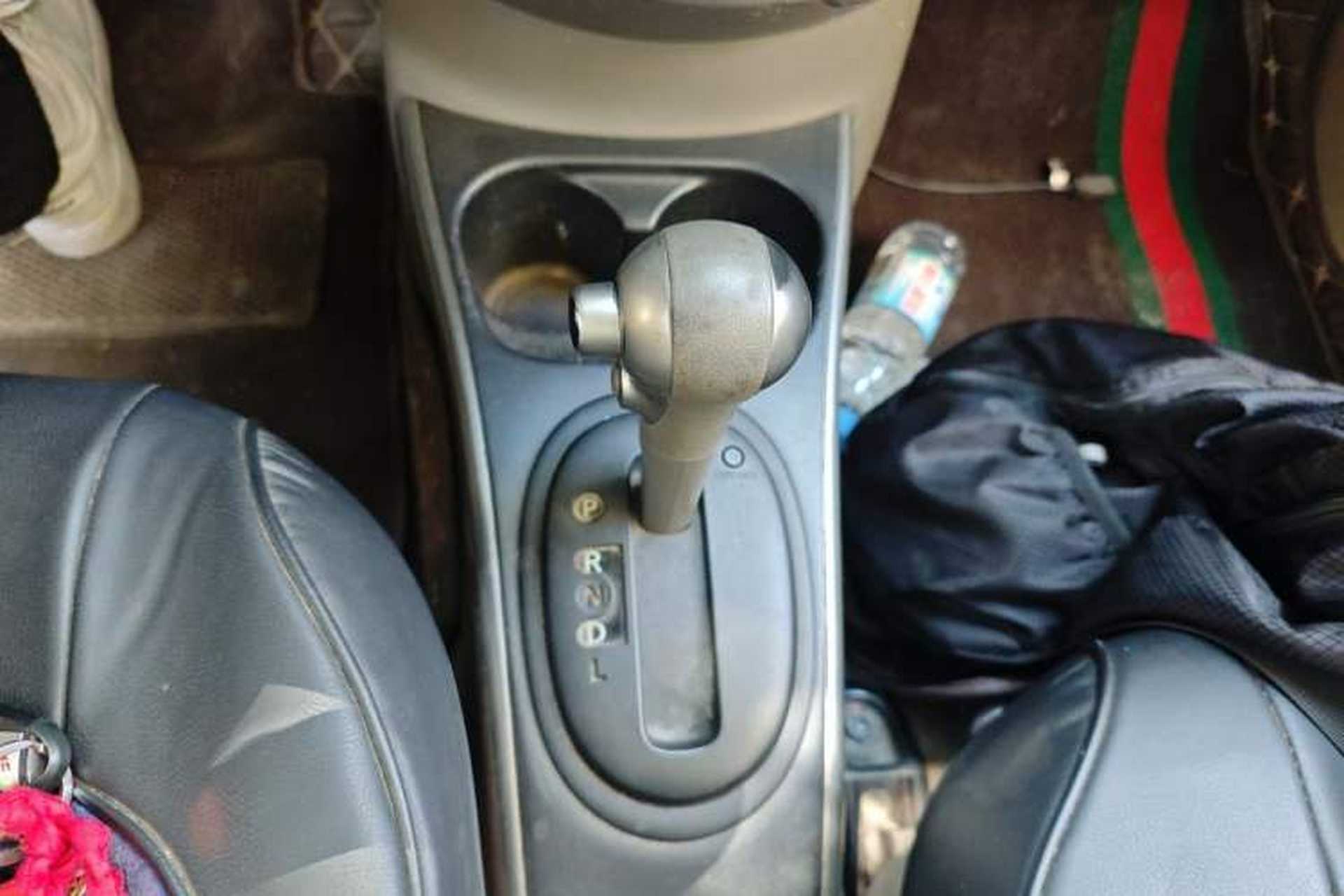 Used Nissan Sunny 2011 1.5XL CVT Luxury Edition Gear Lever