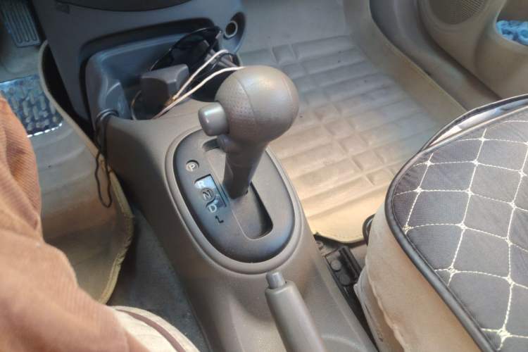 Used Nissan Sunny 2011 1.5XE CVT Comfort Edition Gear Lever
