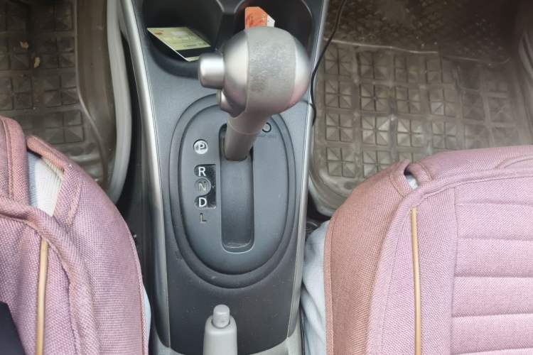 Used Nissan Sunny 2011 1.5XL CVT Luxury Edition Gear Lever